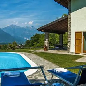 Betulla Con Piscina Privata Sul Di Colico